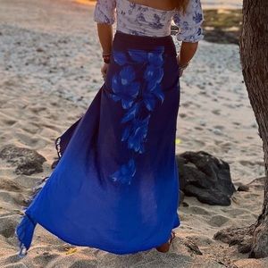 7/$20 blue hibiscus sarong